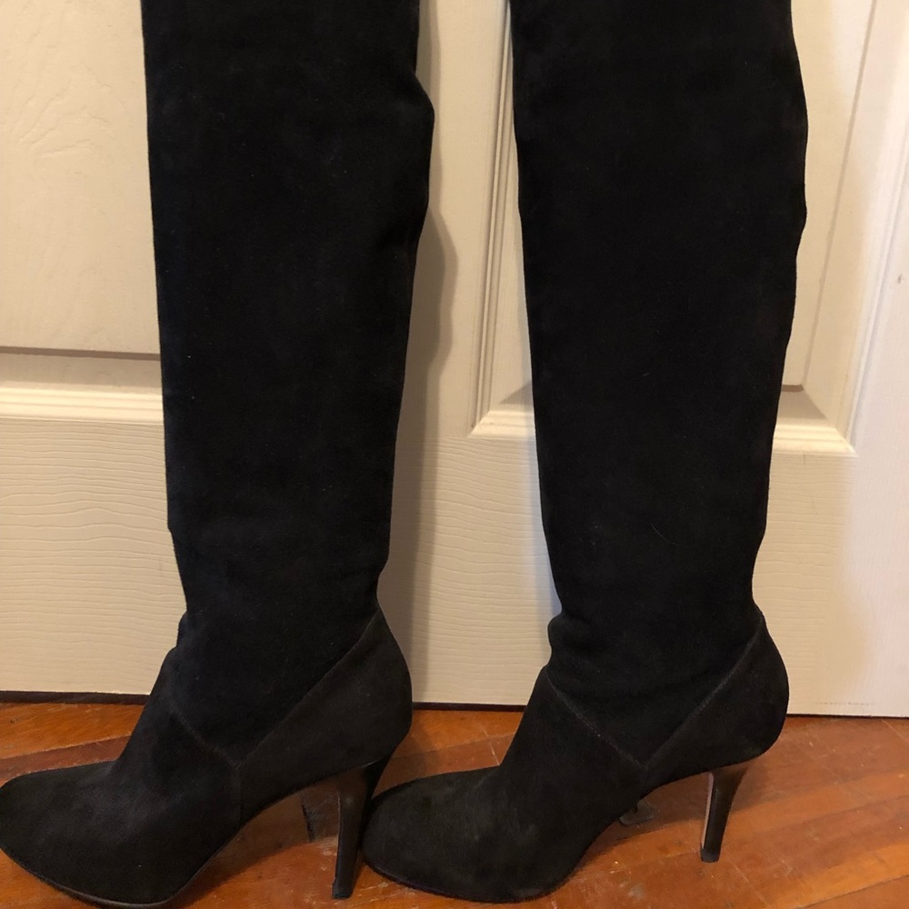 Stretch knee high black suede boots